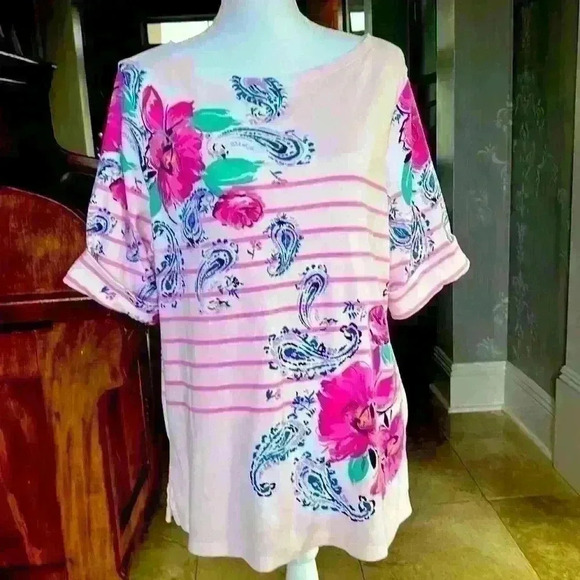 Karen Scott ladies top size 1X. NWOT. Short cuff sleeve. Super soft colorful - Picture 2 of 5